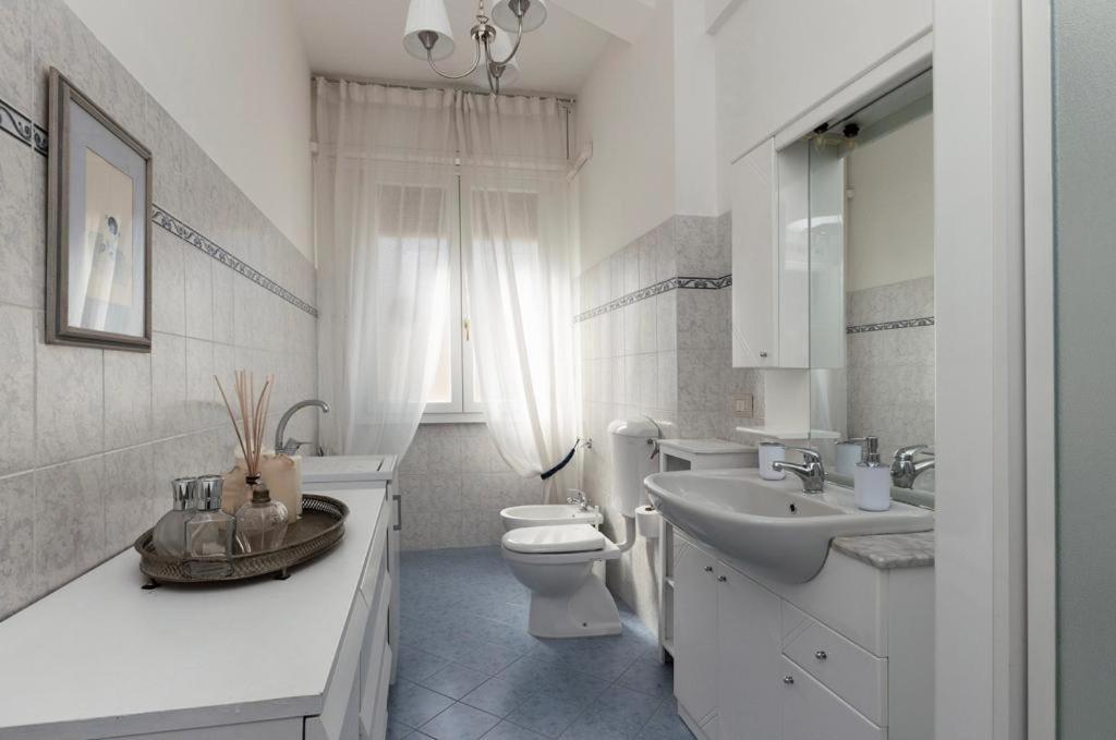 Lilly Apartment Флоренция Екстериор снимка
