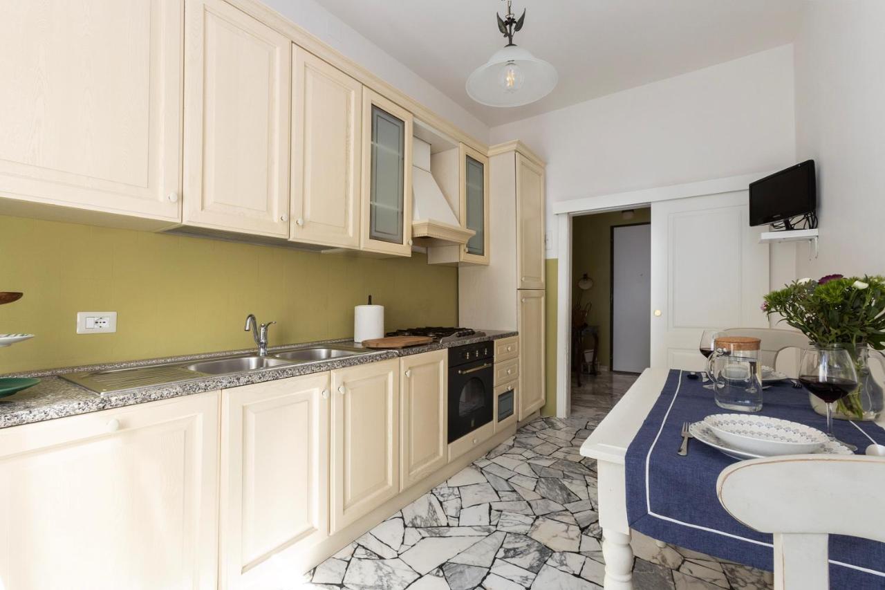 Lilly Apartment Флоренция Екстериор снимка